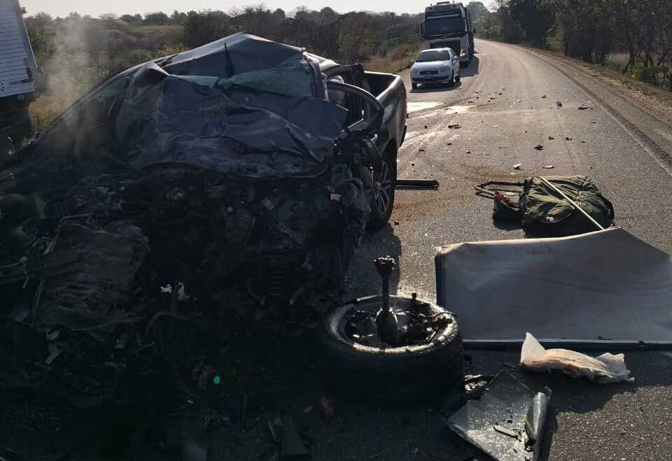 Homem morre em colisão entre caminhão e caminhonete na BR-030, em Lagoa Real