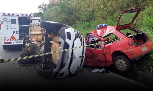 Região: acidente entre dois carros deixa quatro mortos e um ferido