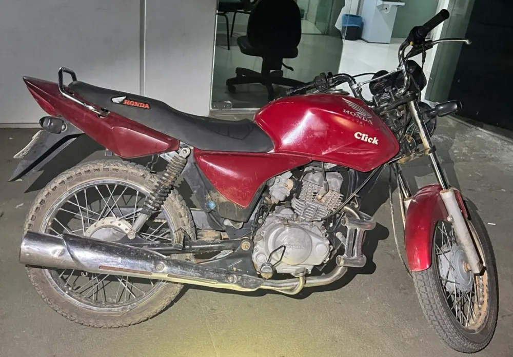 Motocicleta furtada é recuperada pela PM na zona rural de Bom Jesus da Lapa