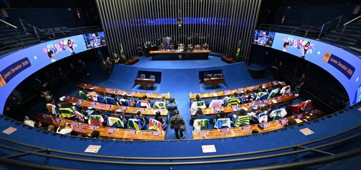 CCJ do Senado aprova PEC que acaba com escala 6x1 e reduz jornada de trabalho
