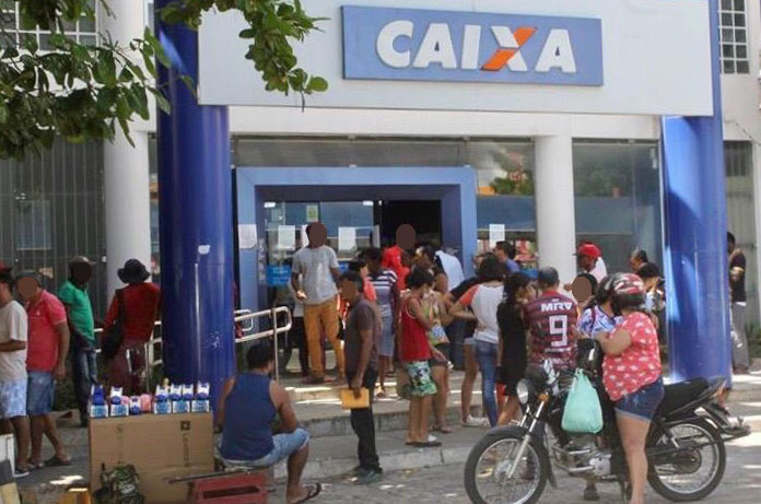 Governo amplia uso obrigatório de máscaras para shoppings, bancos e lotéricas