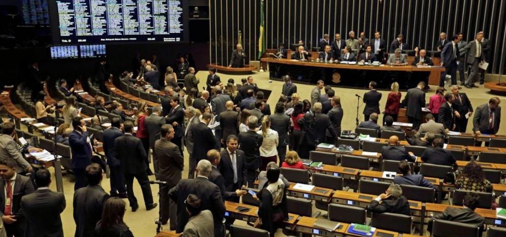 Quase metade dos deputados falta a pelo menos 1/4 das votações nominais da Câmara