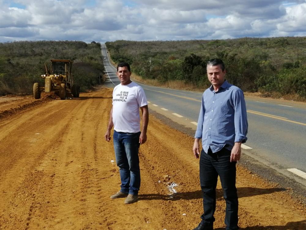 Prefeitura de Caetité e Consórcio do Alto Sertão realizam recuperação da estrada de Pajeú do Vento 