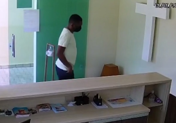 Região: Homem pede para se confessar e leva dinheiro de cestas básicas em igreja