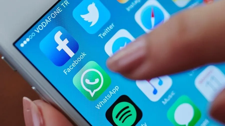 Usuários relatam bloqueios em massa no WhatsApp; empresa reconhece possíveis erros