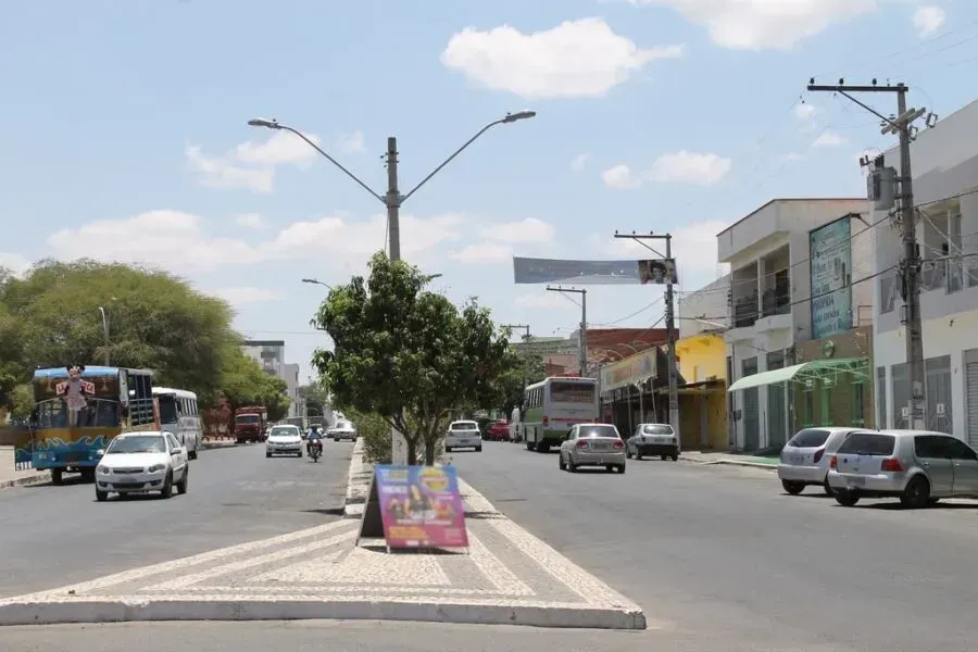 Onda de calor e baixa umidade colocam mais de 170 cidades da Bahia em alerta