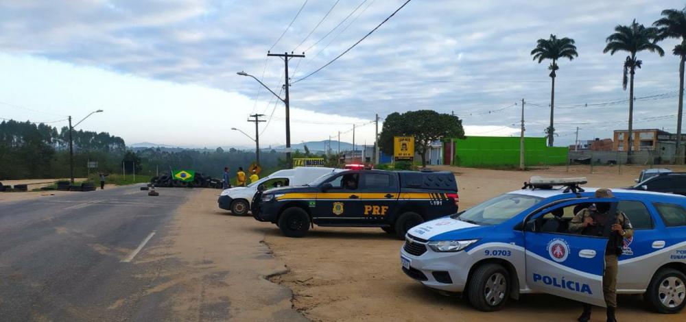 BR-116: trechos interditados por caminhoneiros são desbloqueados pela polícia