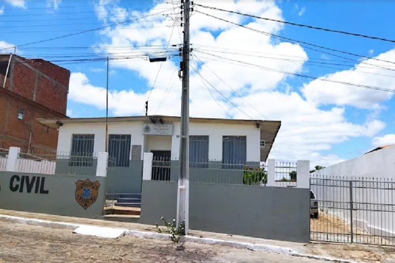 Pai e filho detêm homem suspeito de furtar mercadinho em Tanhaçu