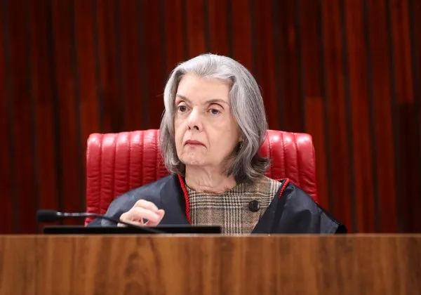 “Eu me sinto um pouco até envergonhada”, diz Cármen Lúcia durante sessão do STF