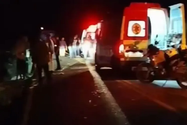 Colisão entre dois carros deixa sete mortos e três feridos na BA-148