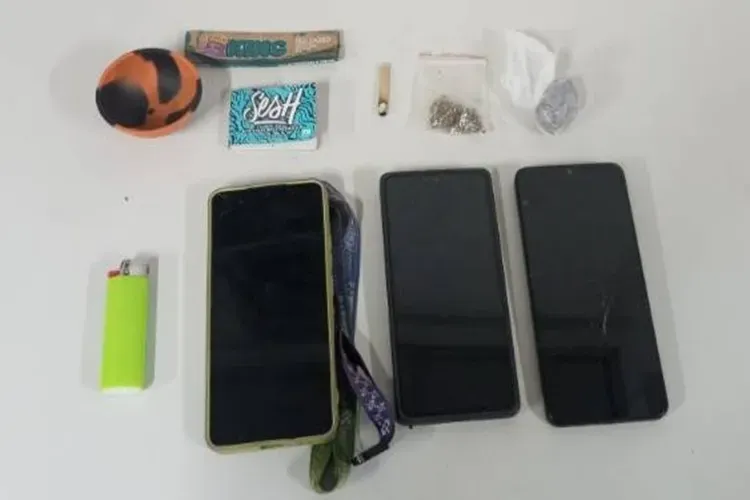 Após manobras perigosas, três jovens são detidos com drogas em Guanambi