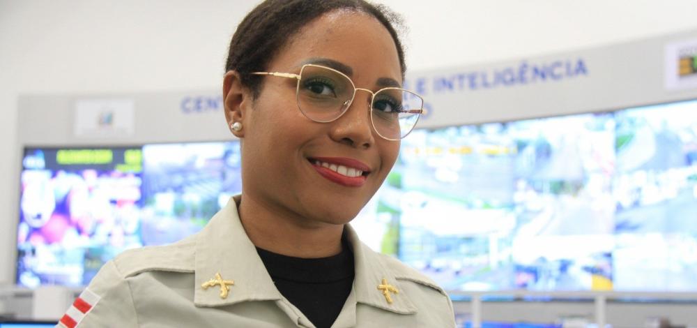 Soldada da PM e de família de pescadores, jovem baiana é aprovada em 42 universidades para medicina