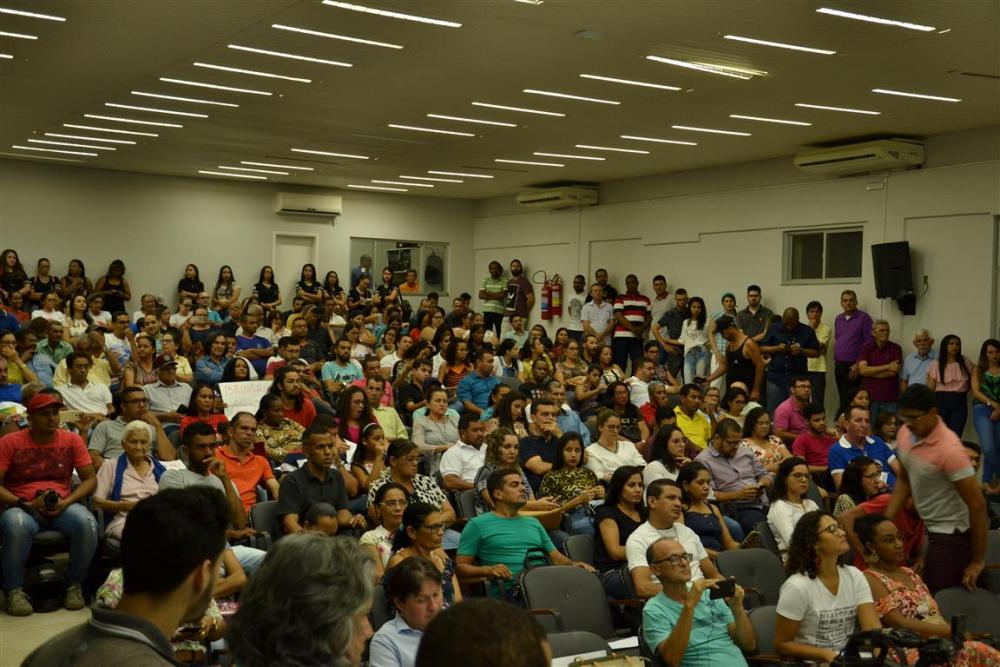 Guanambi: população comparece a Câmara de Vereadores para discutir a barragem de rejeitos; empresa garante que a barragem é segura