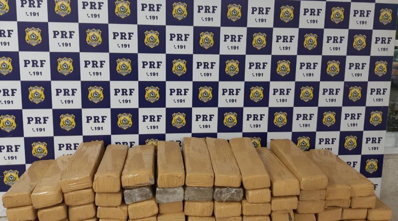 Região: PRF apreende mais de 85 kg de maconha em ônibus