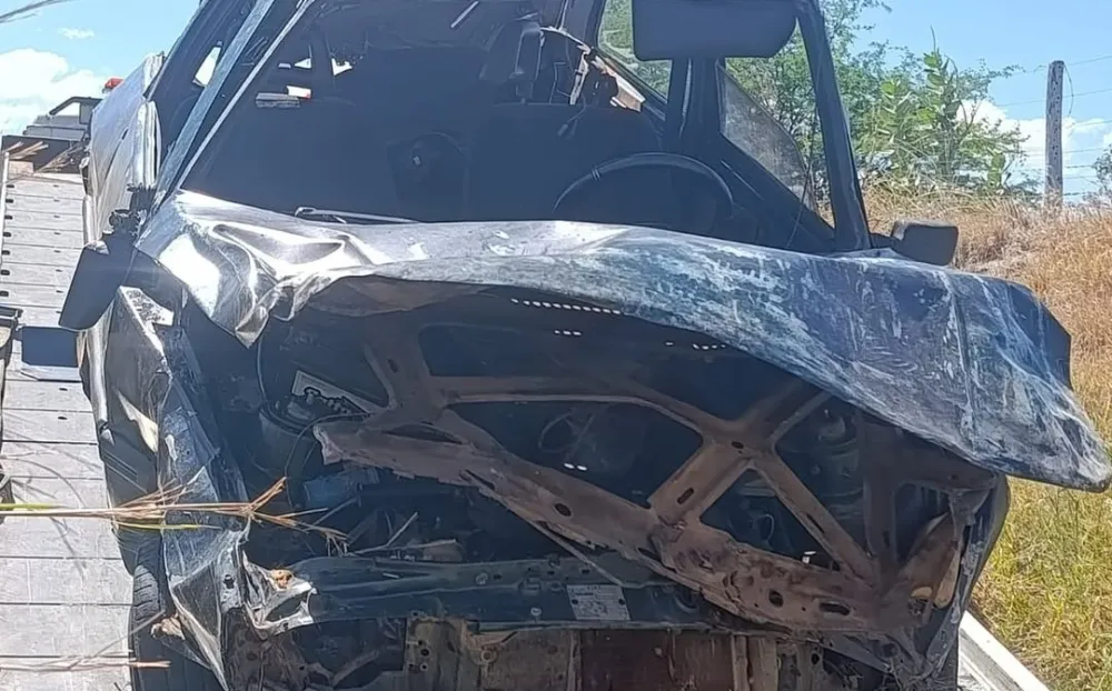 Pastor sai ileso após carro capotar três vezes na BR‑122, em Guanambi