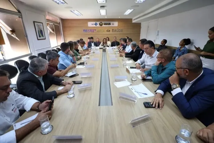 Sesab reúne prefeitos para discutir ampliação da saúde em Brumado