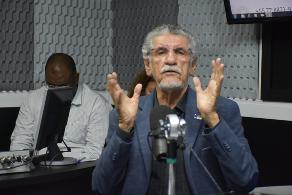 Prefeito de Conquista é barrado ao lanchar em Salvador: 'Vou comer onde? Na escada rolante?'
