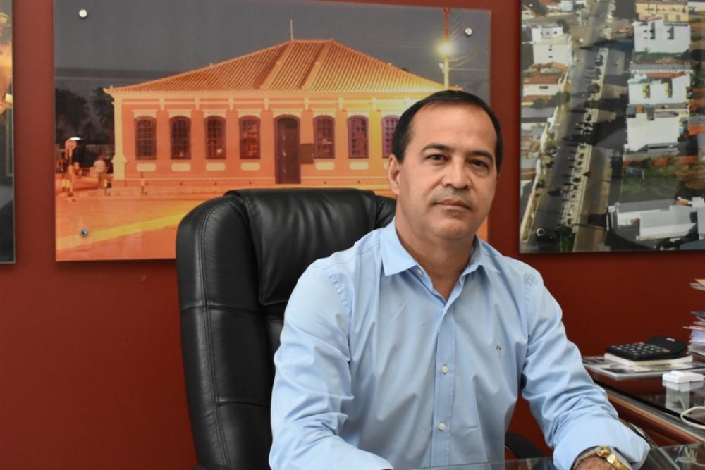 Prefeito em exercício Hugo Costa solicita implantação do Curso de Direito na Uneb em Guanambi