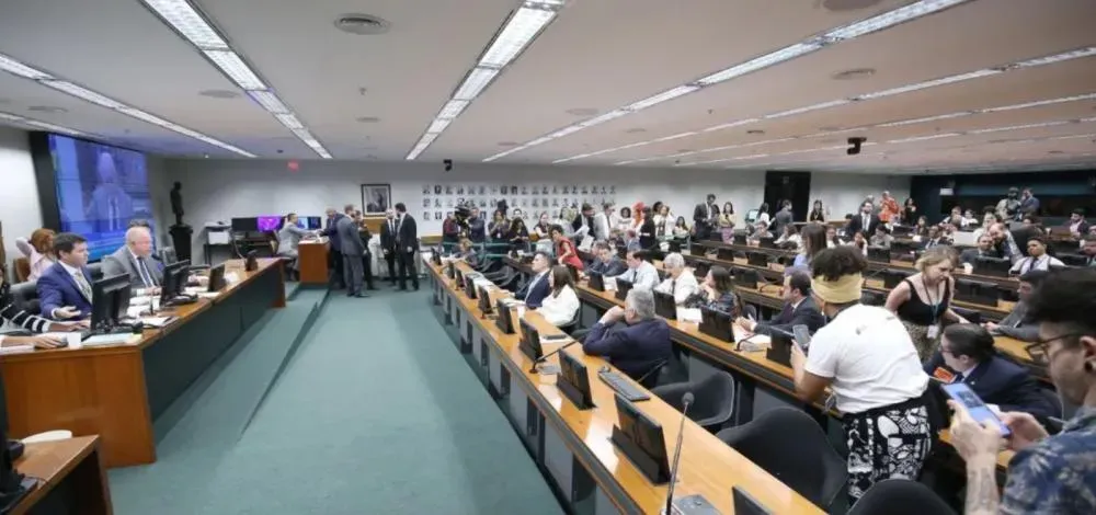 CCJ aprova PEC que reduz maioridade penal de 18 para 16 anos