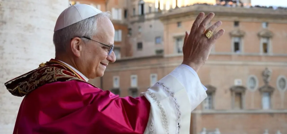 Após cirurgia no pulmão, papa Leão XIV retoma audiência com fiéis no Vaticano
