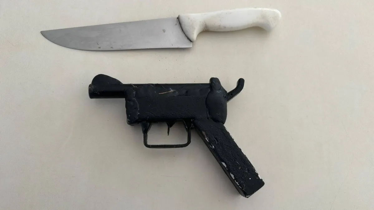 PM apreende simulacro de arma e conduz suspeito de furto em Caetité