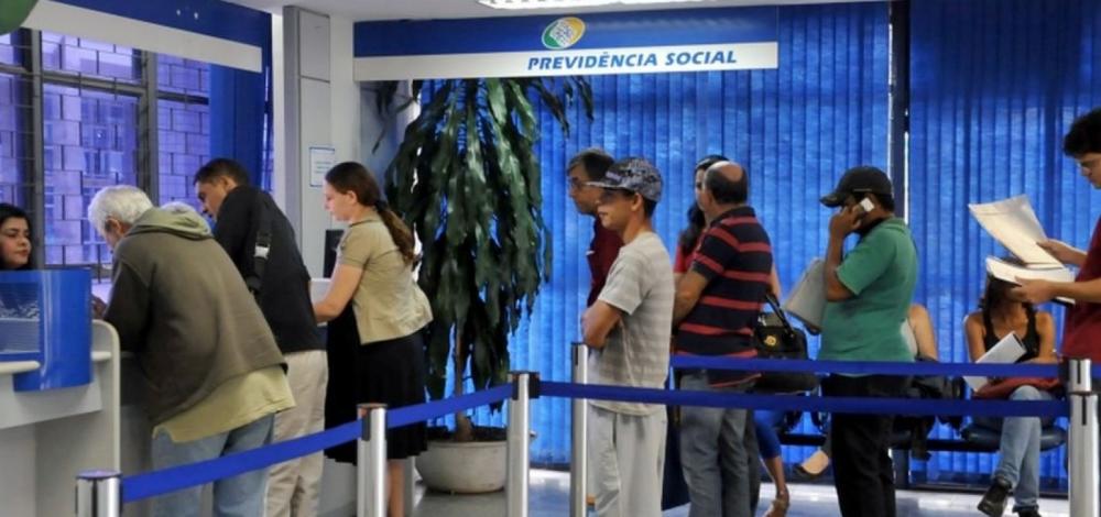 Proposta prevê idade mínima de aposentadoria de 62 para homens e 57 para mulheres em 2022