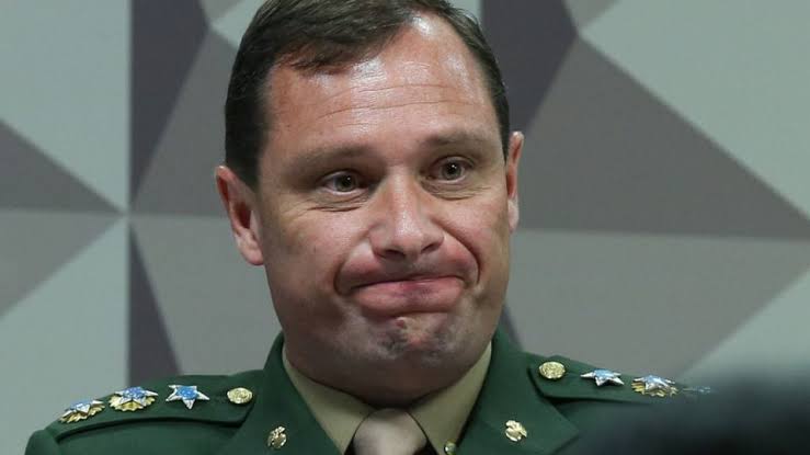 Confissão de Mauro Cid vai exigir da PF confisco do passaporte de Bolsonaro