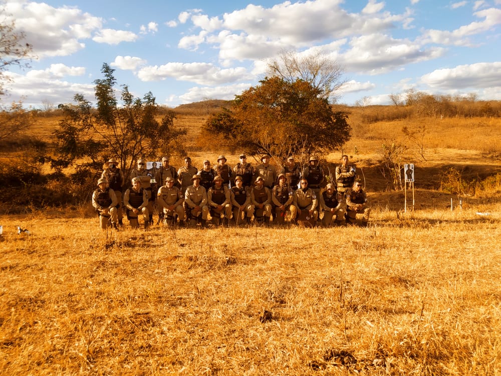 Policiais Militares de Riacho de Santana recebem treinamento de tiro e abordagens