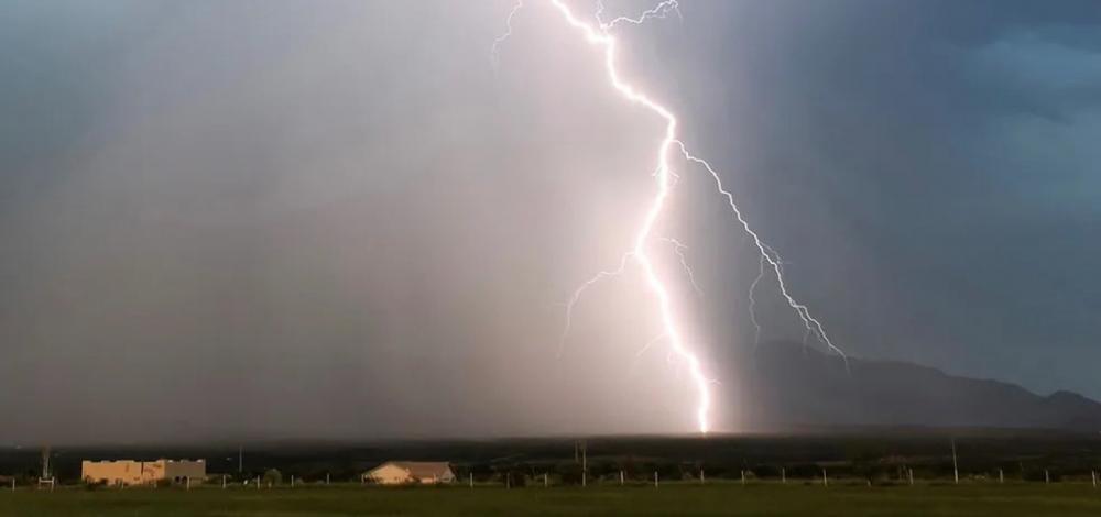 Oeste baiano registra 10 mil raios nos primeiros dias do ano