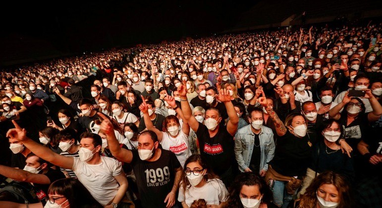 Com exigência de vacina, governo libera evento para até mil pessoas na Bahia