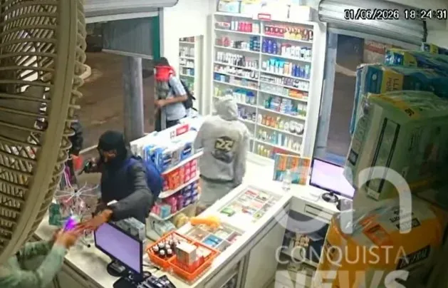 PM prende suspeitos de assaltar farmácia em Vitória da Conquista