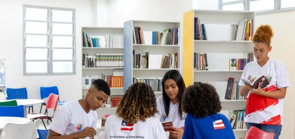 Bahia abre seleção com 46 mil vagas para monitores estudantis na rede estadual