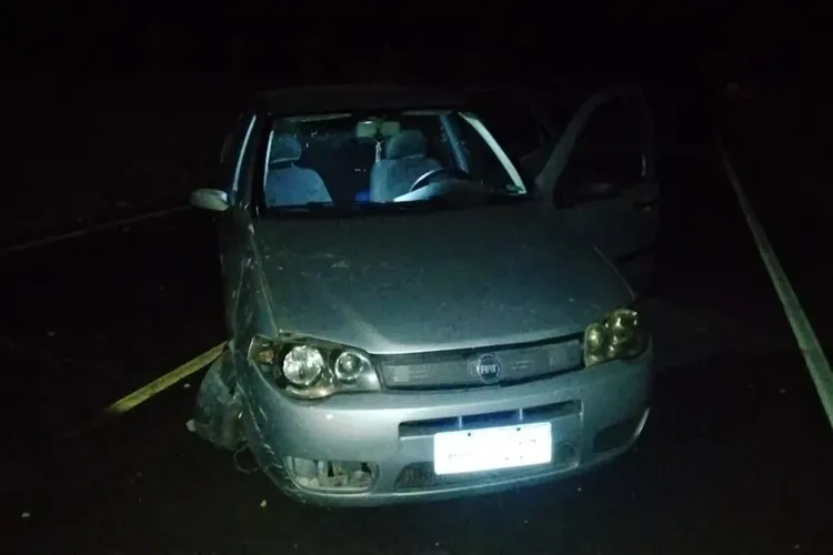 Mulher morre após carro bater contra poste em Livramento de Nossa Senhora