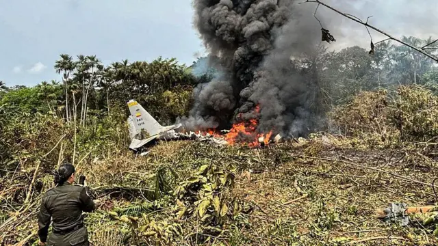 Avião militar cai no sul da Colômbia e deixa ao menos 34 mortos