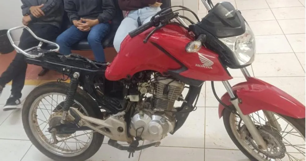 Três suspeitos de roubos de motos são detidos em Caculé