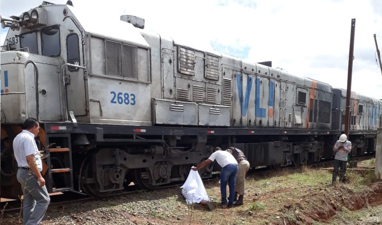 Mulher morre após ser atropelada por trem em Licínio de Almeida