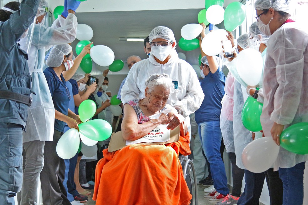 Covid-19: Brasil se torna país com mais recuperados no mundo, diz universidade