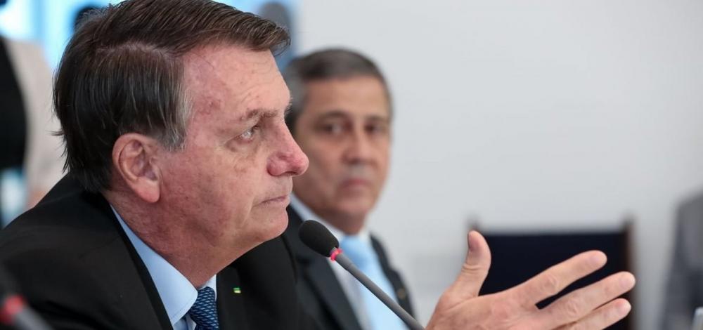 Irritado com PSL, Bolsonaro avalia dar ao centrão liderança do governo e Ministério da Saúde