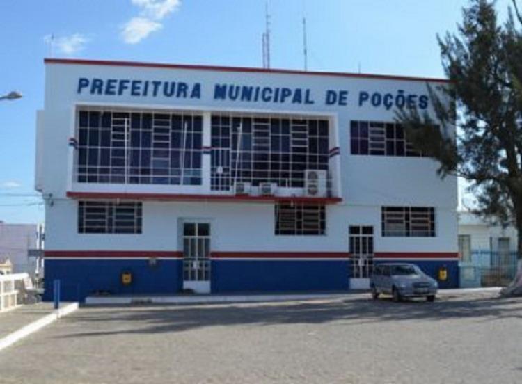 Chefe de gabinete de Poções é afastado por determinação da Justiça, diz MP-BA