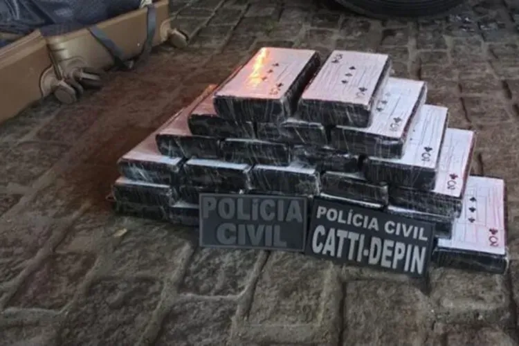 Mulher é presa com 26 kg de cocaína em ônibus durante ação da Polícia Civil em Vitória da Conquista