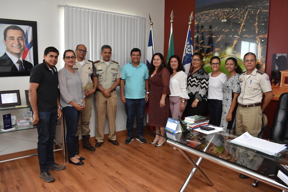 Guanambi: Prefeito e Polícia Militar definem data para oficializar entrega da filosofia militar no Colégio Josefina Teixeira