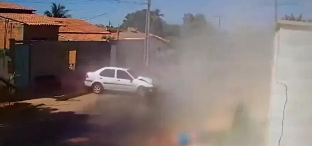 Livramento: Motorista é arremessado de carro durante acidente