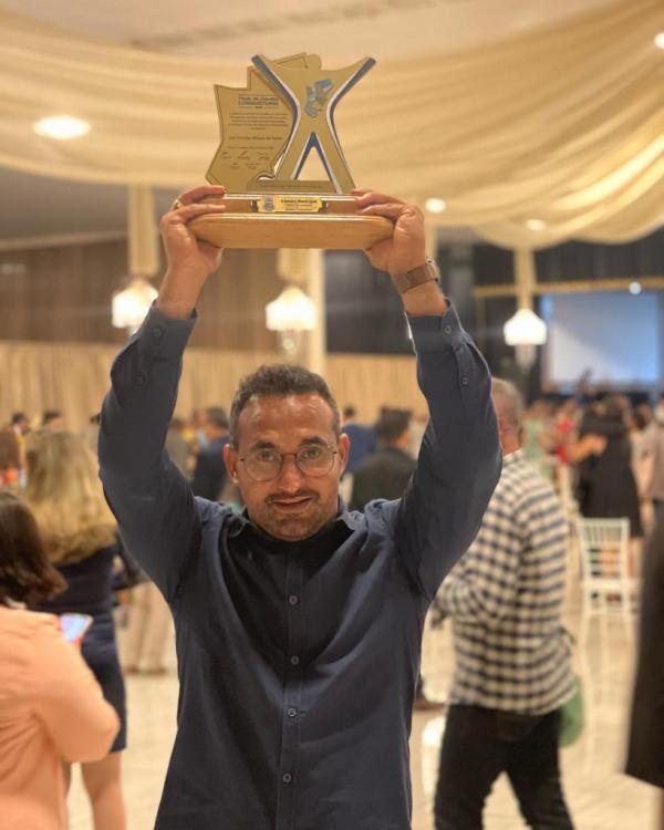 Empresário caetiteense recebe título de cidadão conquistense por trabalho social com idosos que tiveram Covid-19