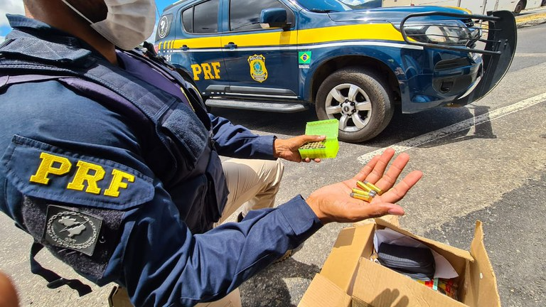 Polícia Rodoviária Federal apreende 38 munições em ônibus na cidade de Jequié 