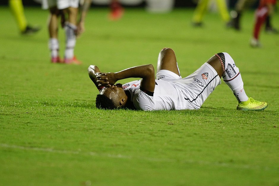 Vitória perde pro Vila Nova e disputará Série C do Brasileiro o ano que vem