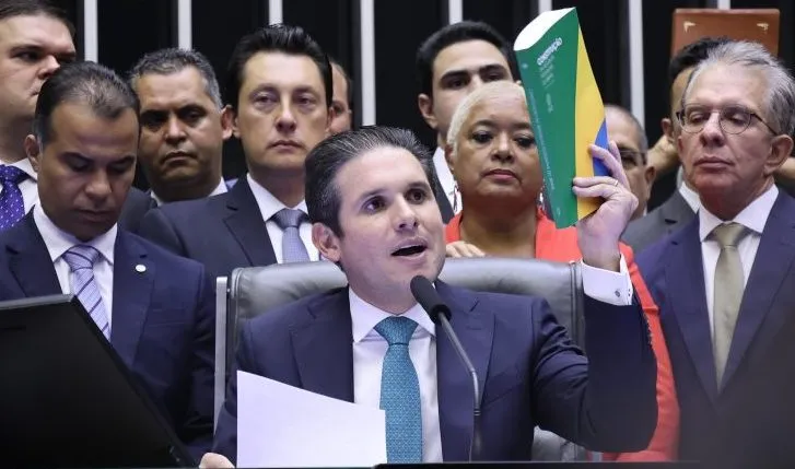 Hugo Motta deve indicar relator moderado para PEC da jornada de trabalho