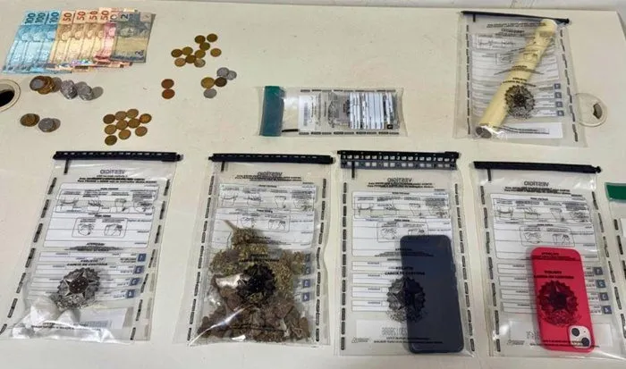 Jovem é preso com drogas durante abordagem da Rondesp em Riacho de Santana
