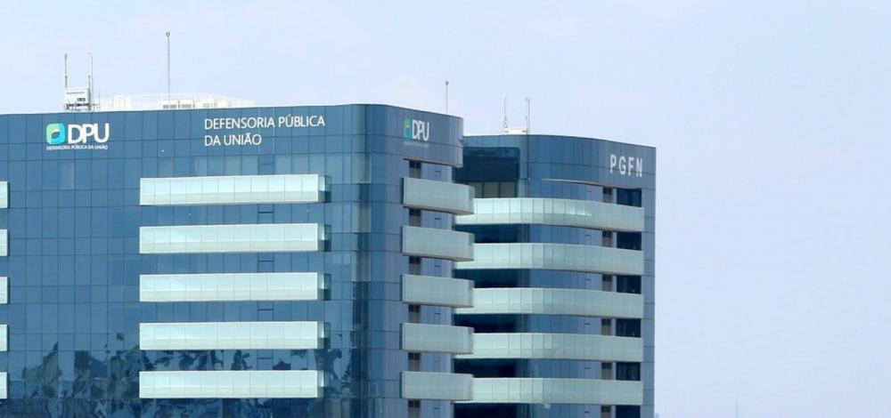 Defensoria entra com ação para impedir corte de verba de universidades federais