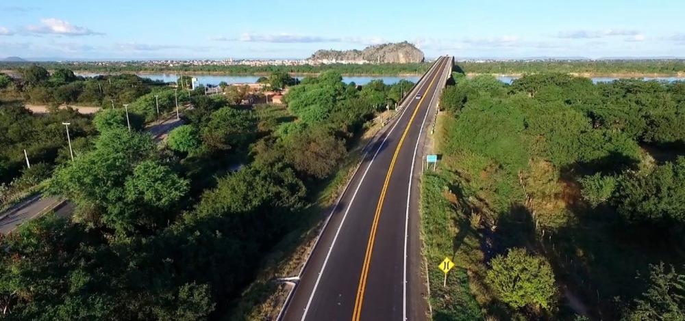 Oeste baiano: Governo federal entrega 88 km de pista recuperada
