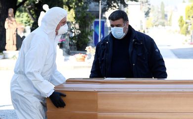 Número de mortes por Covid em jovens entre 20 e 39 anos aumenta 447% na Bahia